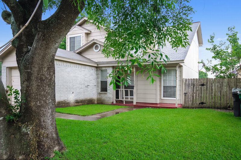 1,775/Mo, 16111 Rosenridge Dr Houston, TX 77053 Front View 3