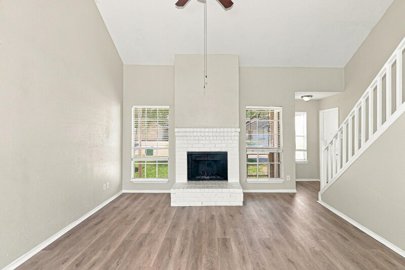 1,690/Mo, 16111 Rosenridge Dr Houston, TX 77053 Living Room View 2