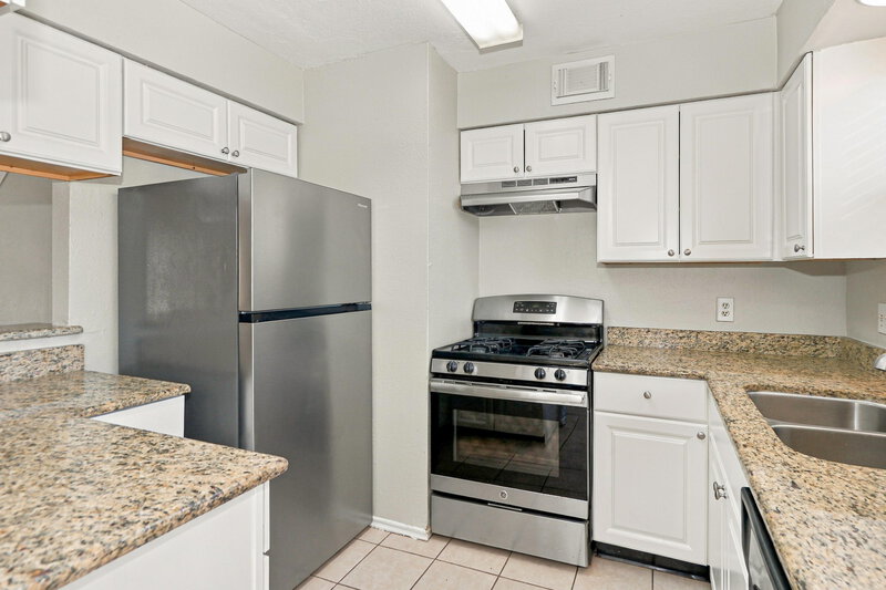 1,690/Mo, 16111 Rosenridge Dr Houston, TX 77053 Kitchen View