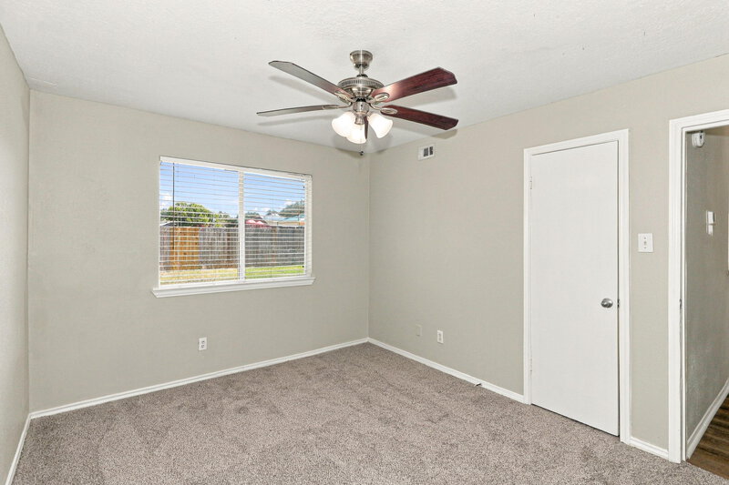 1,690/Mo, 16111 Rosenridge Dr Houston, TX 77053 Primary Bedroom View