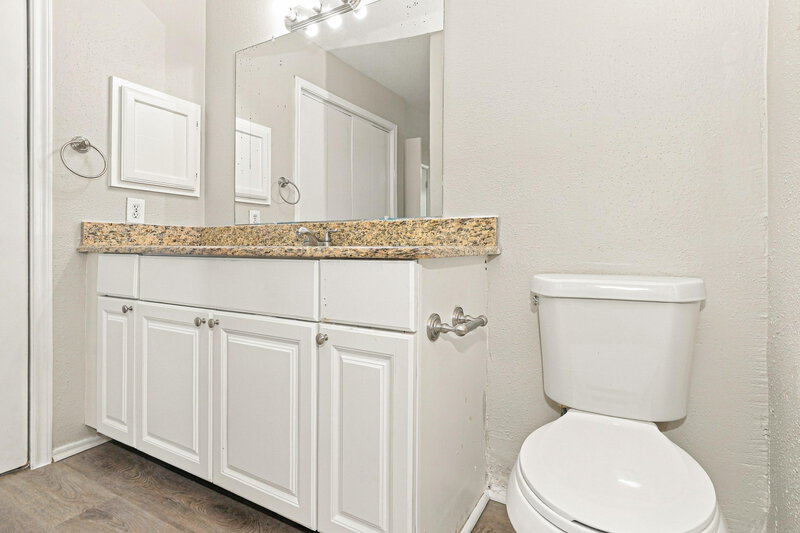 1,690/Mo, 16111 Rosenridge Dr Houston, TX 77053 Primary Bathroom View