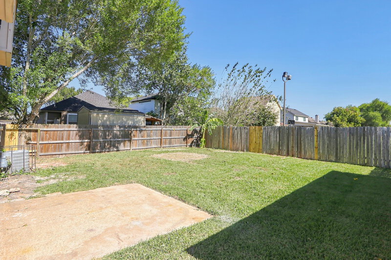 1,690/Mo, 16111 Rosenridge Dr Houston, TX 77053 Backyard View