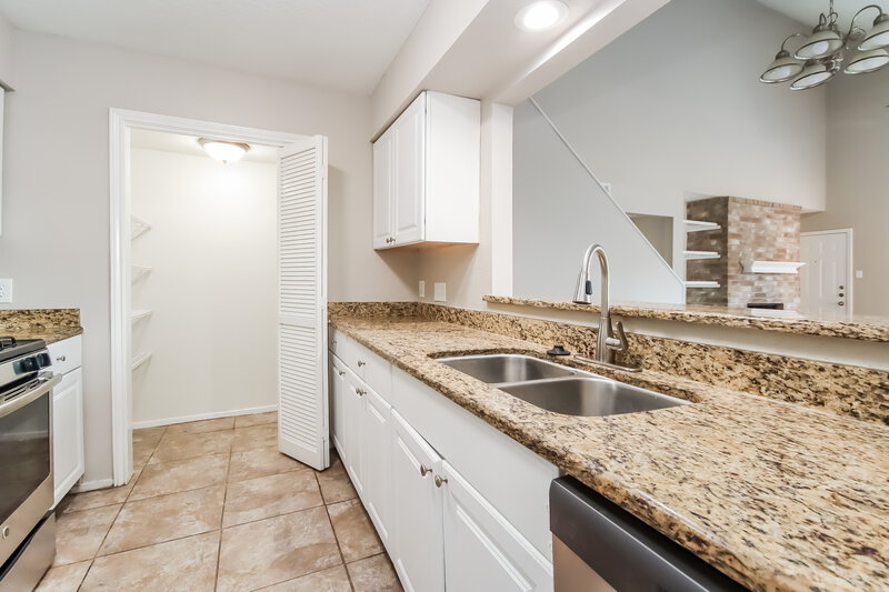 1,595/Mo, 3642 Storm Creek Dr Houston, TX 77088 Kitchen View