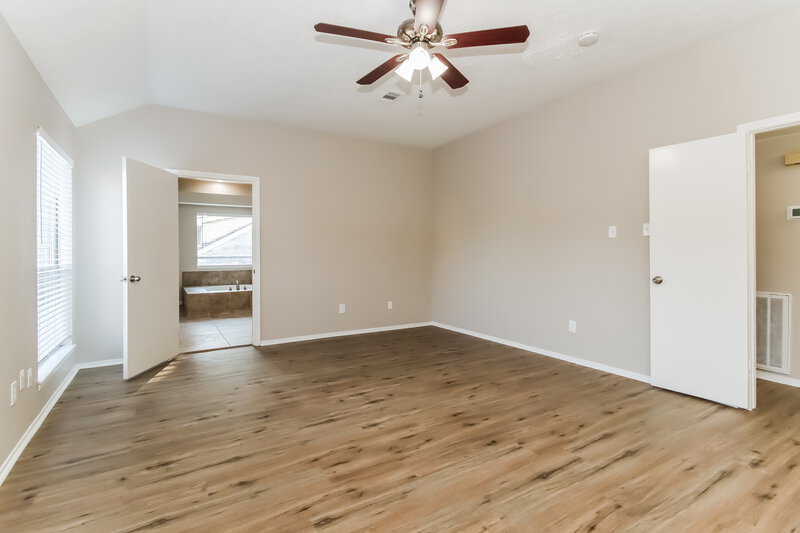 1,595/Mo, 3642 Storm Creek Dr Houston, TX 77088 Main Bedroom View 2