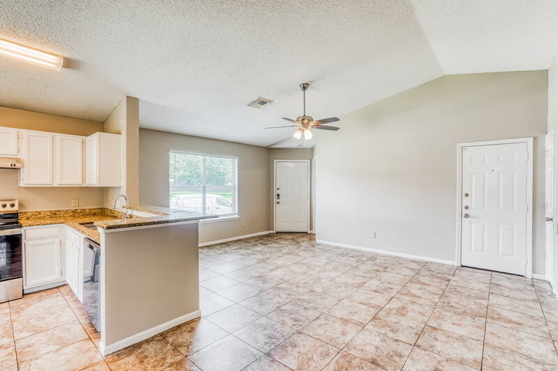 1,660/Mo, 7706 Ellis Dr Missouri City, TX 77489 Living Room View 2