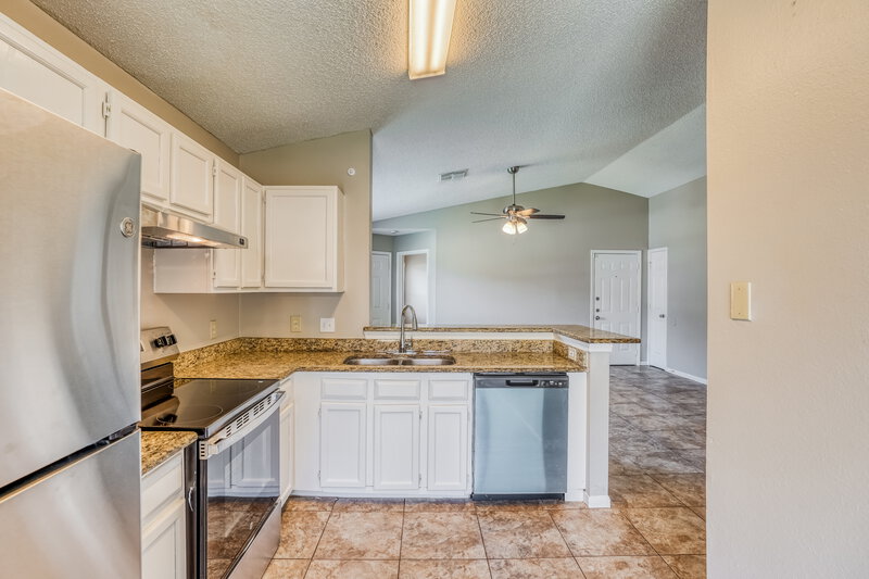 1,660/Mo, 7706 Ellis Dr Missouri City, TX 77489 Kitchen View 2