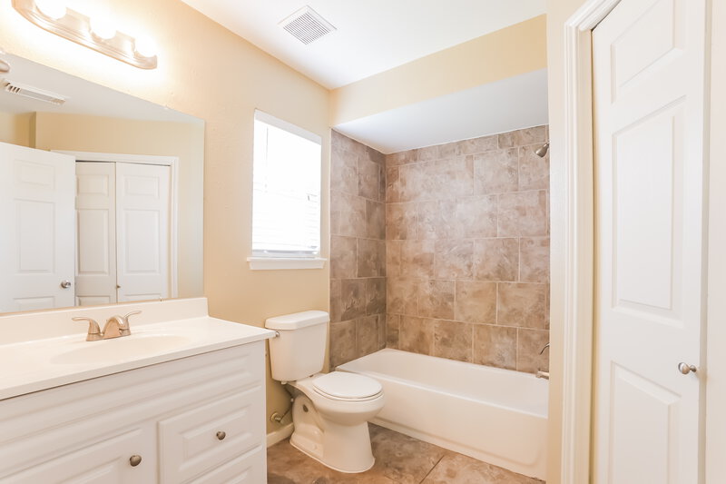 1,560/Mo, 7706 Ellis Dr Missouri City, TX 77489 Master Bathroom View