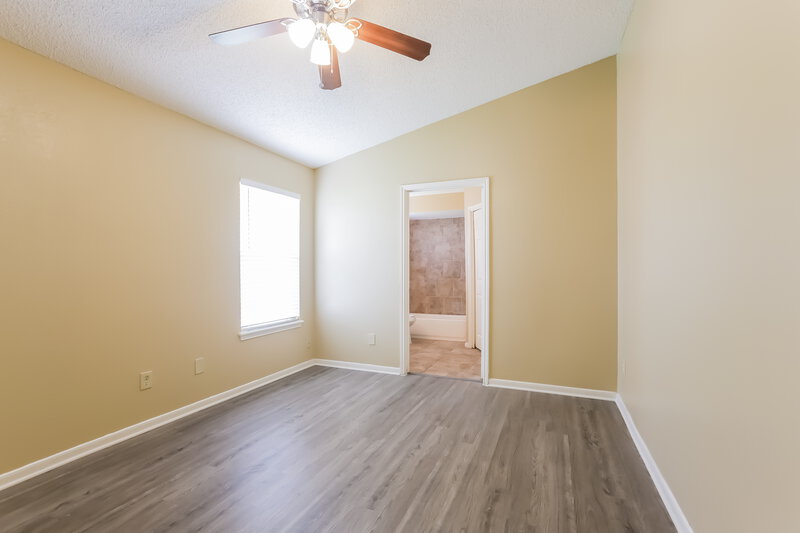 1,560/Mo, 7706 Ellis Dr Missouri City, TX 77489 Master Bathroom View 2