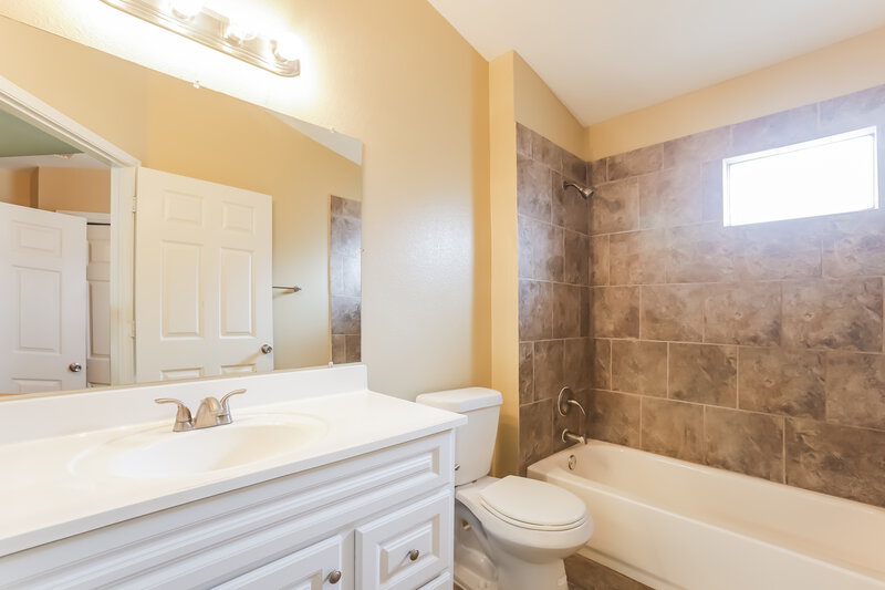 1,560/Mo, 7706 Ellis Dr Missouri City, TX 77489 Bathroom View