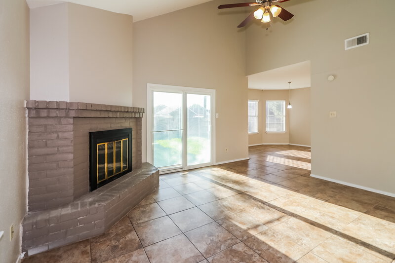 1,655/Mo, 16202 Canaridge Dr Houston, TX 77053 Living Room View 2