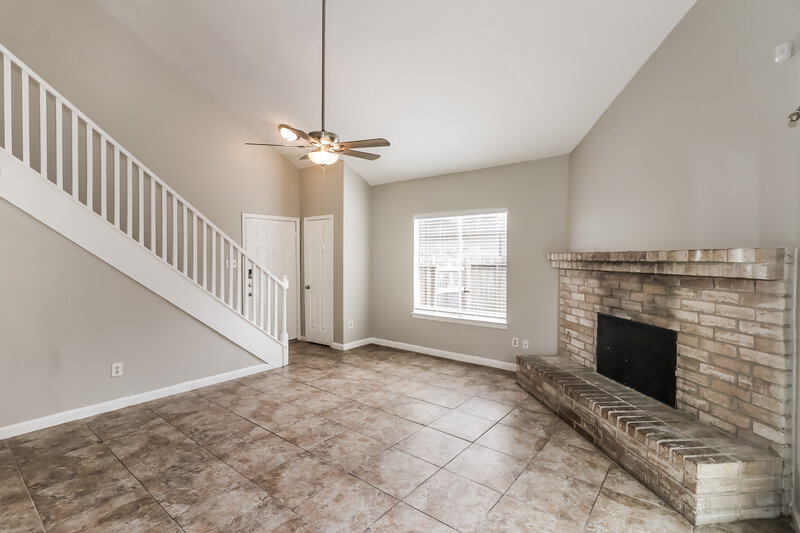 1,670/Mo, 16202 Samoa Way Houston, TX 77053 Living Room View 2