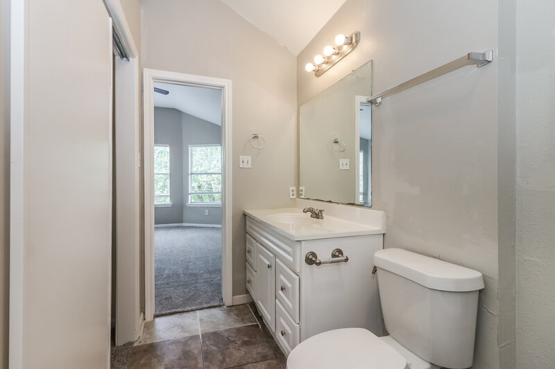 1,670/Mo, 16202 Samoa Way Houston, TX 77053 Main Bathroom View 2