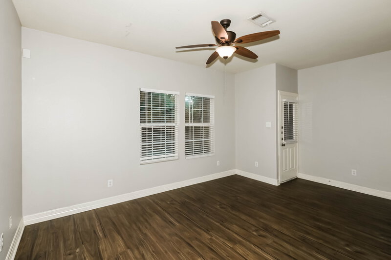 2,005/Mo, 7838 Dyer St Houston, TX 77088 Living Room View 2