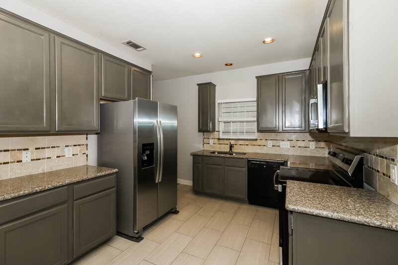 2,005/Mo, 7838 Dyer St Houston, TX 77088 Kitchen View