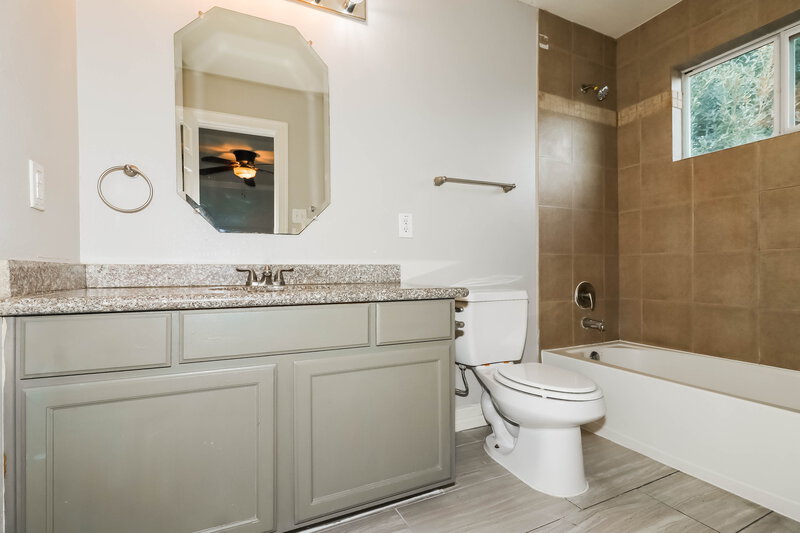 2,005/Mo, 7838 Dyer St Houston, TX 77088 Main Bathroom View