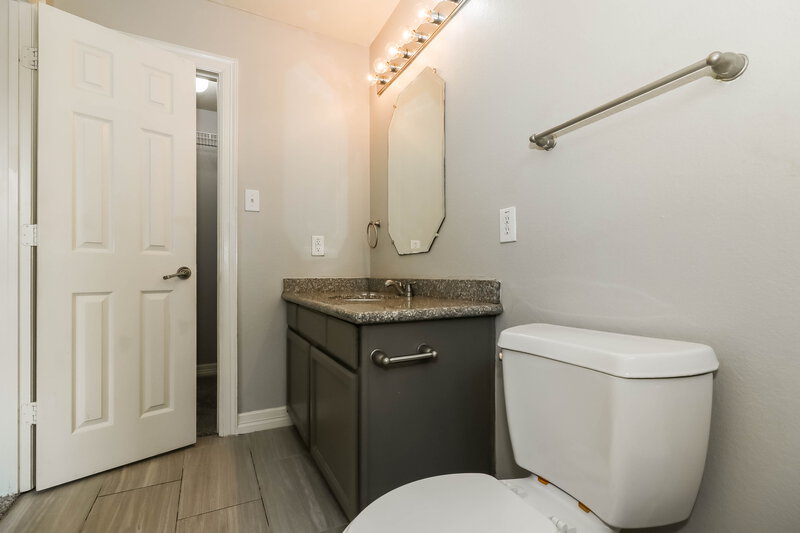 2,005/Mo, 7838 Dyer St Houston, TX 77088 Main Bathroom View 2