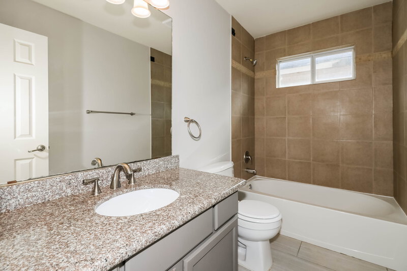 2,005/Mo, 7838 Dyer St Houston, TX 77088 Bathroom View