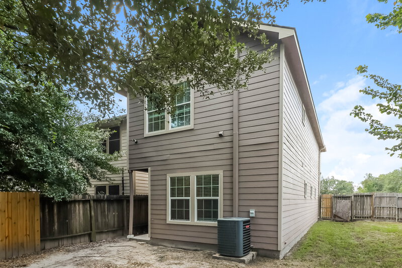 2,005/Mo, 7838 Dyer St Houston, TX 77088 Rear View