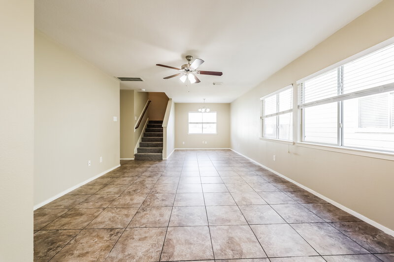 1,680/Mo, 1207 Verde Trails Dr Houston, TX 77073 Living Room View