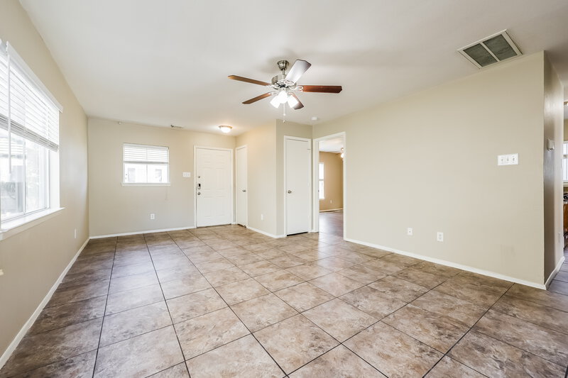 1,680/Mo, 1207 Verde Trails Dr Houston, TX 77073 Living Room View 2