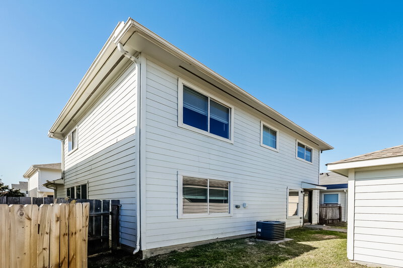 1,680/Mo, 1207 Verde Trails Dr Houston, TX 77073 Rear View