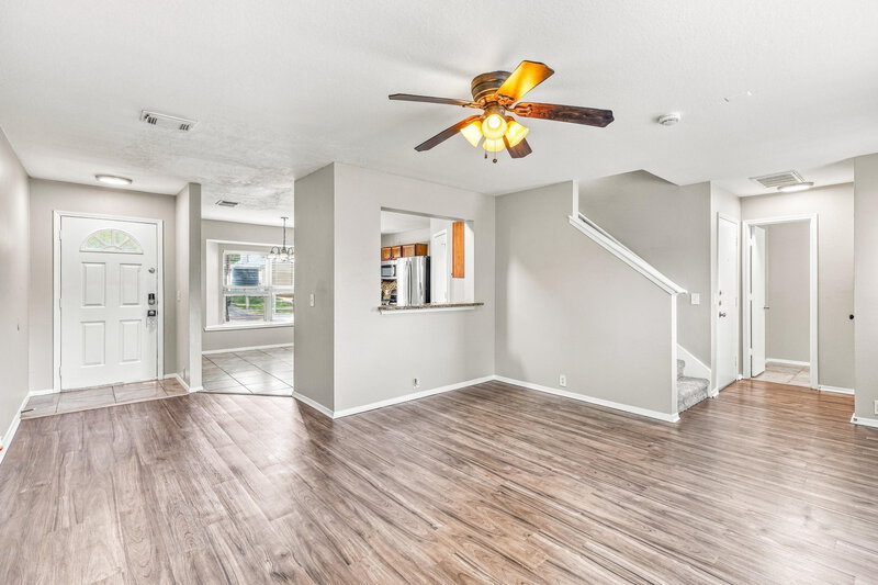 1,750/Mo, 3231 Dartmouth Field Ln Fresno, TX 77545 Living Room View 2