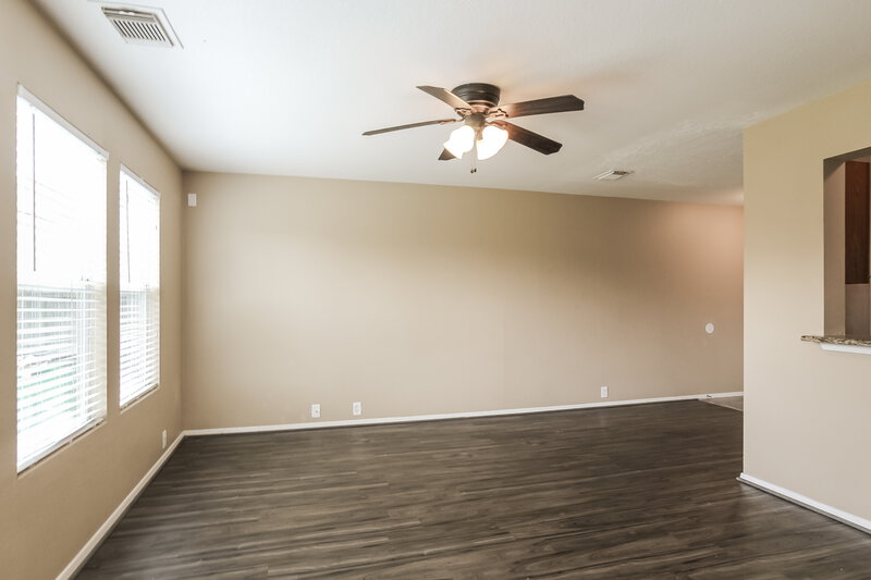 1,875/Mo, 3231 Dartmouth Field Ln Fresno, TX 77545 Living Room View 4