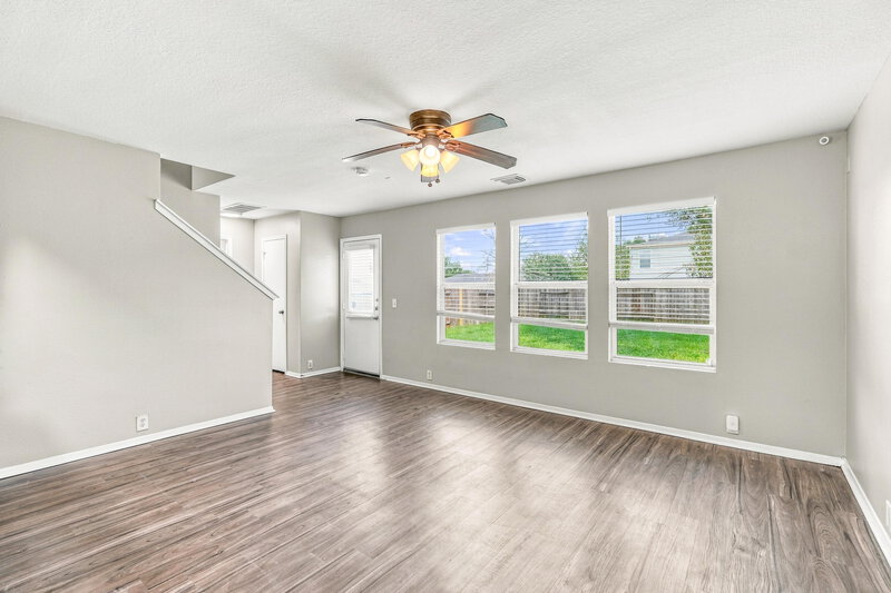 1,750/Mo, 3231 Dartmouth Field Ln Fresno, TX 77545 Living Room View 3