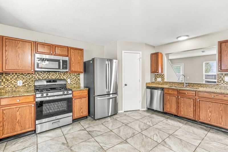 1,750/Mo, 3231 Dartmouth Field Ln Fresno, TX 77545 Kitchen View 2