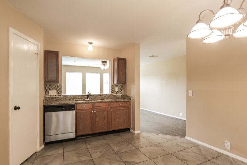1,875/Mo, 3231 Dartmouth Field Ln Fresno, TX 77545 Kitchen View 2