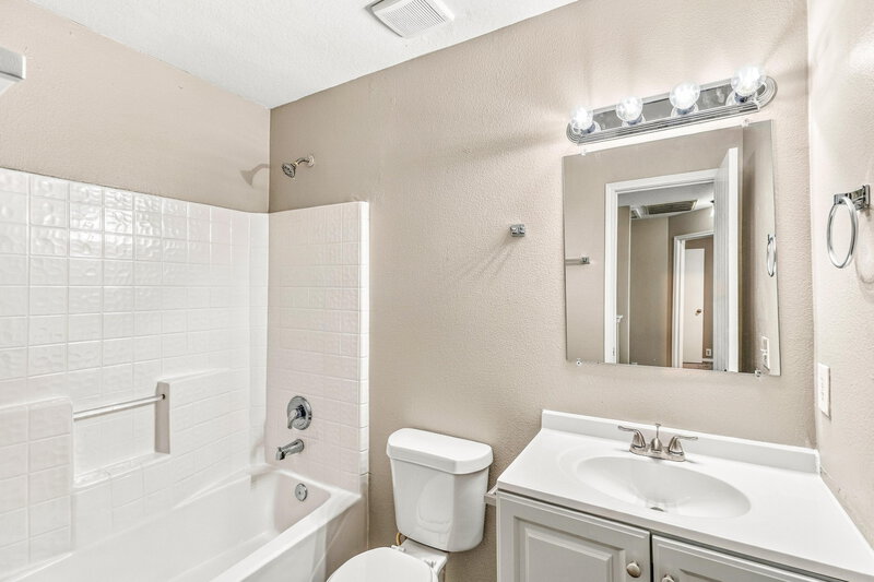 1,750/Mo, 3231 Dartmouth Field Ln Fresno, TX 77545 Bathroom View