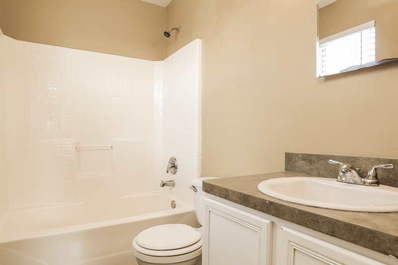 1,875/Mo, 3231 Dartmouth Field Ln Fresno, TX 77545 Main Bathroom View