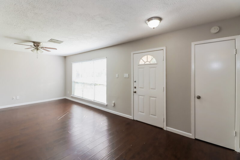 1,515/Mo, 12318 Currin Forest Dr Houston, TX 77044 Living Room View 2