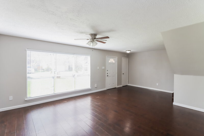 1,515/Mo, 12318 Currin Forest Dr Houston, TX 77044 Living Room View 3