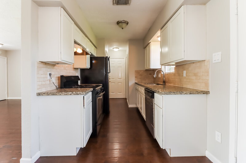 1,515/Mo, 12318 Currin Forest Dr Houston, TX 77044 Kitchen View