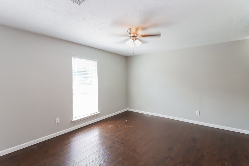 1,515/Mo, 12318 Currin Forest Dr Houston, TX 77044 Main Bedroom View