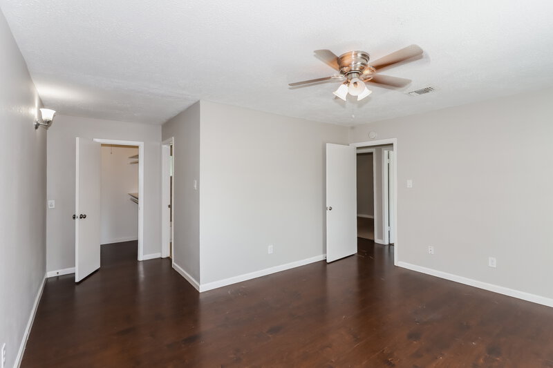 1,515/Mo, 12318 Currin Forest Dr Houston, TX 77044 Main Bedroom View 2