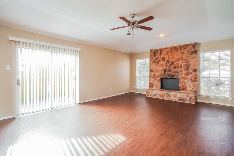 2,290/Mo, 4118 Brookhead Trail Houston, TX 77066 Living Room View 3