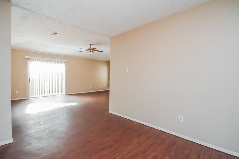 2,290/Mo, 4118 Brookhead Trail Houston, TX 77066 Living Room View 4