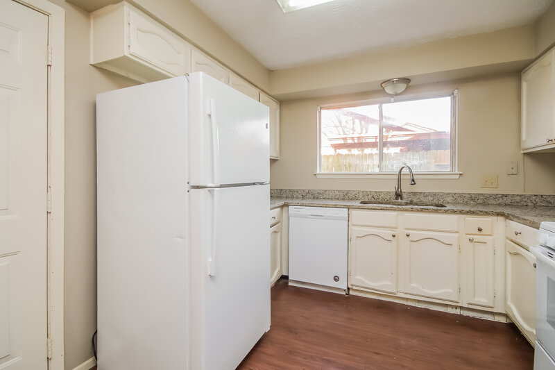 2,290/Mo, 4118 Brookhead Trail Houston, TX 77066 Kitchen View 2