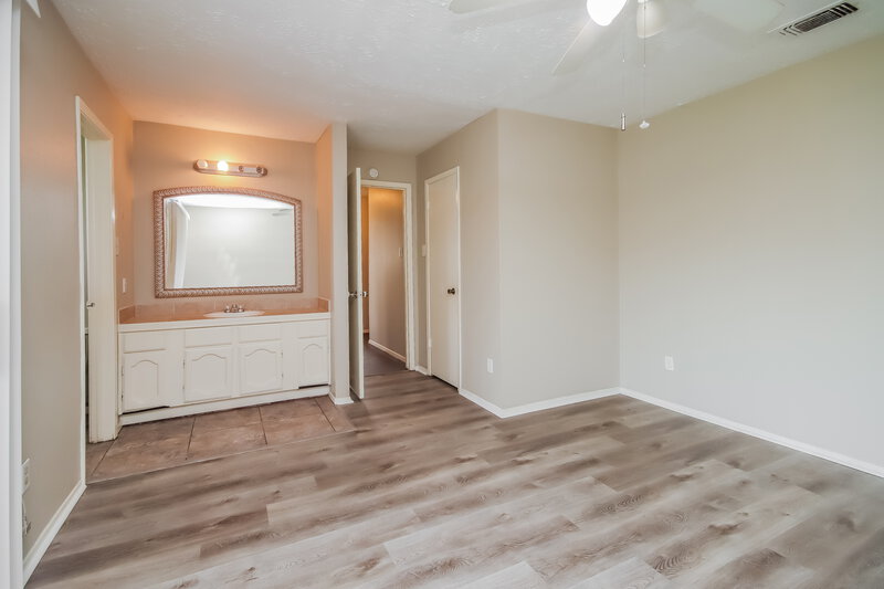 2,290/Mo, 4118 Brookhead Trail Houston, TX 77066 Main Bedroom View 2