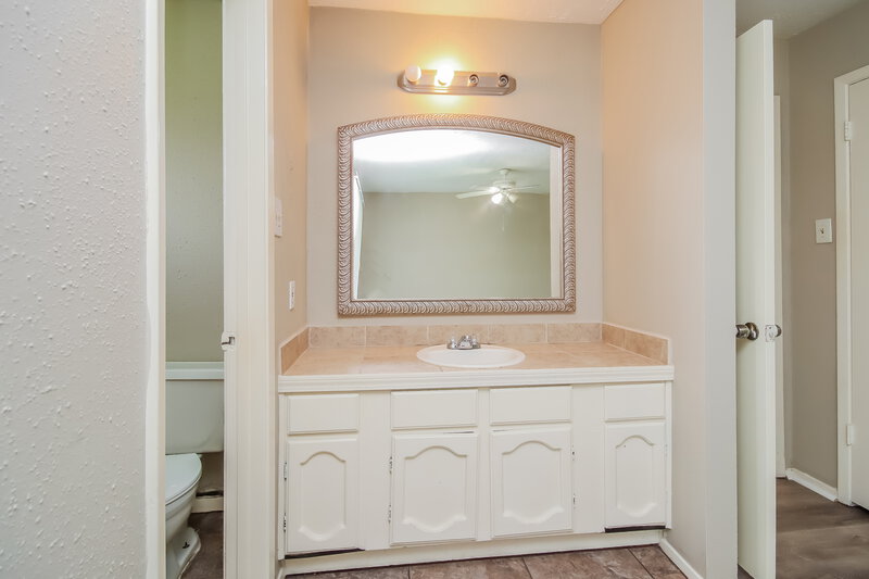 2,290/Mo, 4118 Brookhead Trail Houston, TX 77066 Main Bathroom View