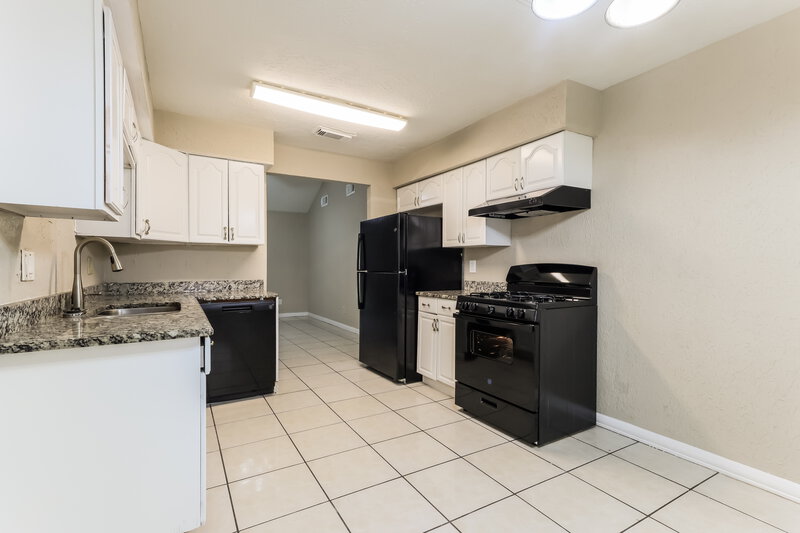 1,550/Mo, 2007 Deerhurst Ln Houston, TX 77088 Kitchen View