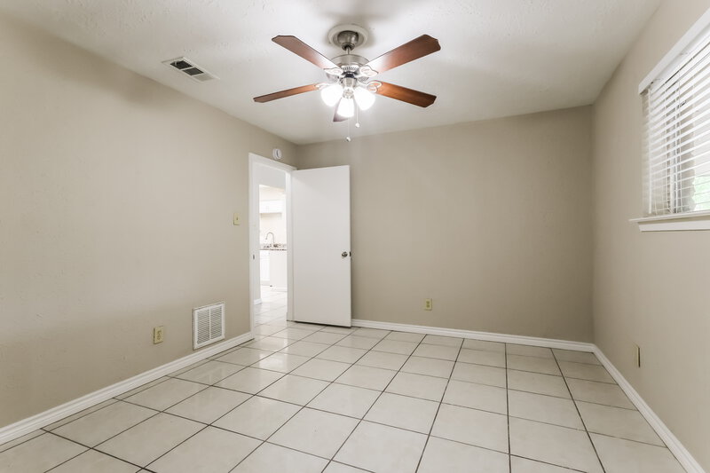 1,550/Mo, 2007 Deerhurst Ln Houston, TX 77088 Main Bedroom View