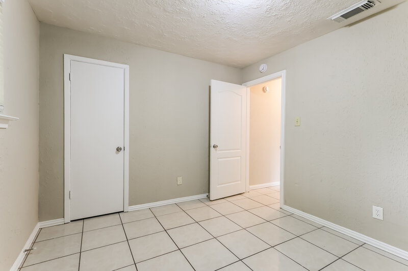 1,550/Mo, 2007 Deerhurst Ln Houston, TX 77088 Bedroom View 2