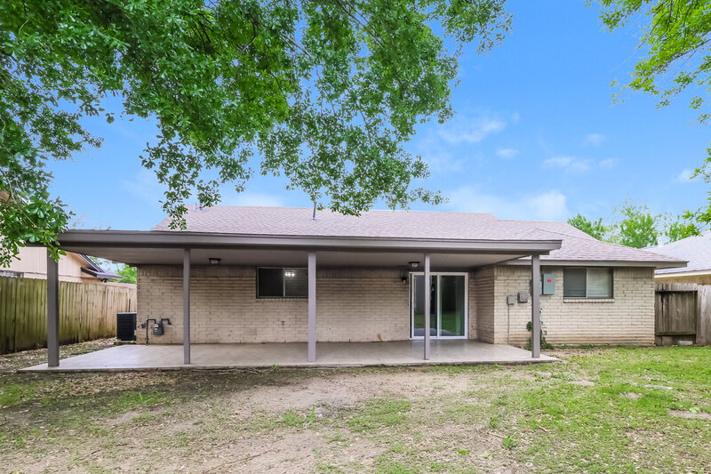 1,550/Mo, 2007 Deerhurst Ln Houston, TX 77088 Rear View