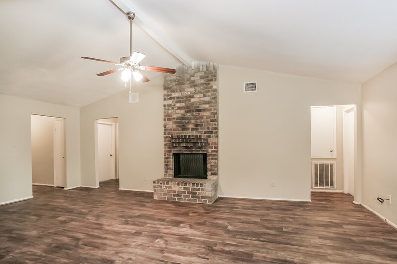 1,685/Mo, 15831 Marsh Hawk St Humble, TX 77396 Living Room View 3