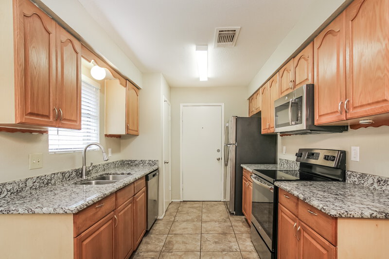 1,685/Mo, 15831 Marsh Hawk St Humble, TX 77396 Kitchen View