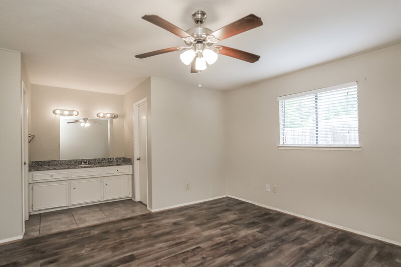 1,685/Mo, 15831 Marsh Hawk St Humble, TX 77396 Main Bedroom View 3