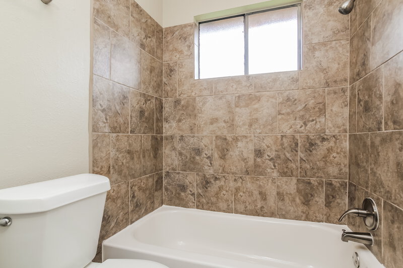 1,685/Mo, 15831 Marsh Hawk St Humble, TX 77396 Bathroom View 2